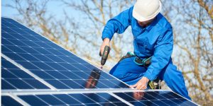 Installation Maintenance Panneaux Solaires Photovoltaïques à Laroche-Saint-Cydroine